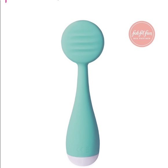 PMD Clean Teal & White Smart Facial NWB PMD Clean vibrates up to 7,000 x per min - Picture 2 of 12